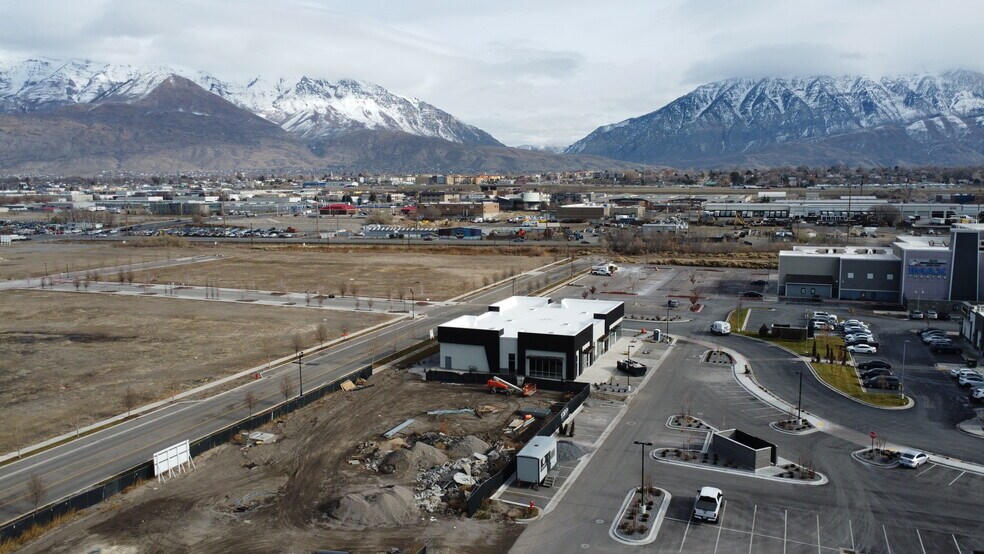 More Photos Of 634 N Mill Road, Vineyard Storefront Retail Office For Lease