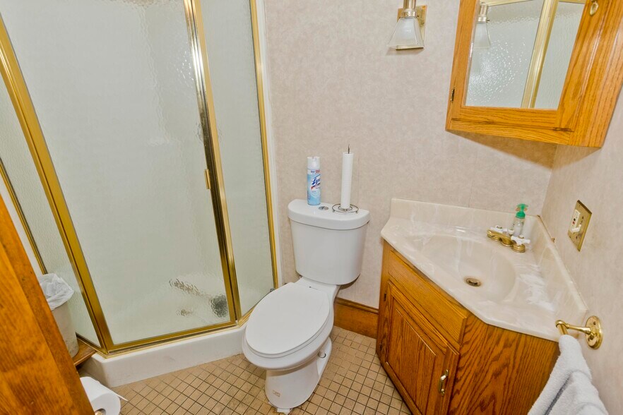 More Photos Of 16 Arthur St, Easthampton Warehouse For Sale