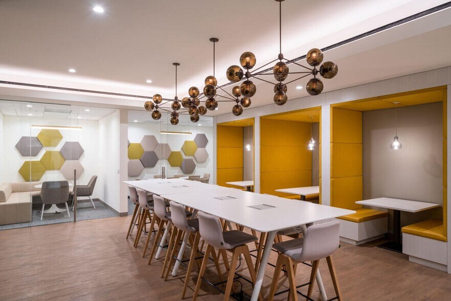 More Photos Of 1200 S Figueroa St, Los Angeles Apartments For Lease