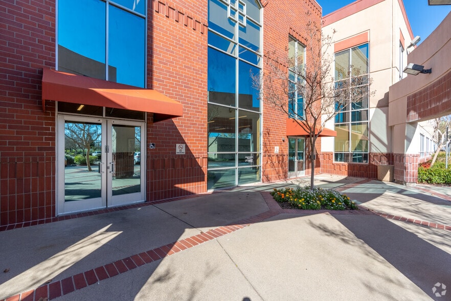 More Photos Of 2450 Del Paso Rd, Sacramento Office For Lease