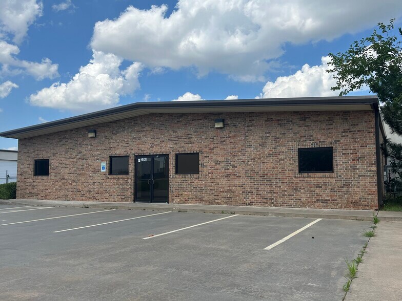 More Photos Of 3140 Melcat Dr, Oklahoma City Warehouse For Lease