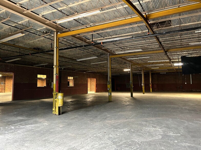 More Photos Of 503 11th Ave, Dalton Manufacturing For Sale