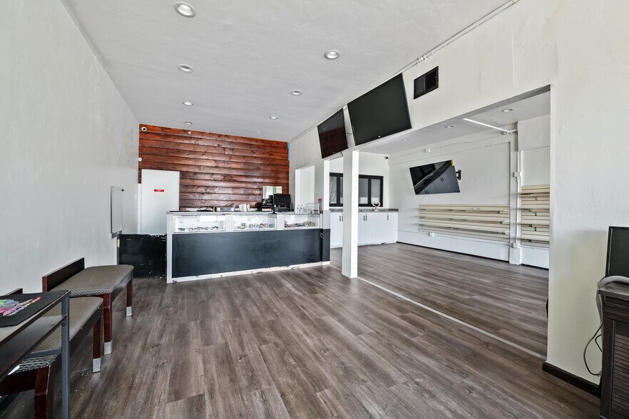 More Photos Of 355-359 N Fairfax Ave, Los Angeles Storefront Retail Office For Lease