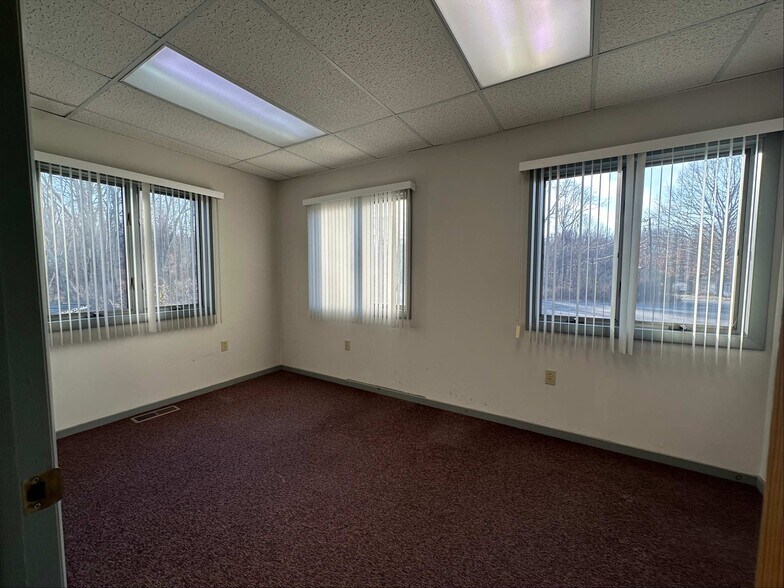 More Photos Of 32 William F Palmer Rd, Moodus Freestanding For Lease