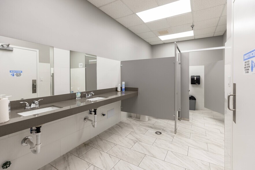More Photos Of 601 W 20th St, Hialeah Warehouse For Sale
