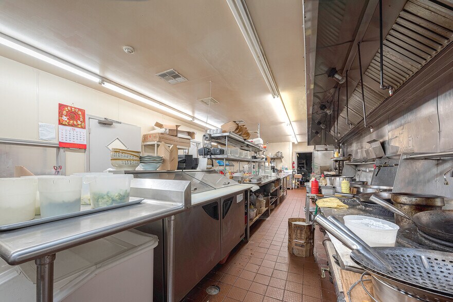 More Photos Of 1127 Marina Bay Dr, Kemah Restaurant For Sale