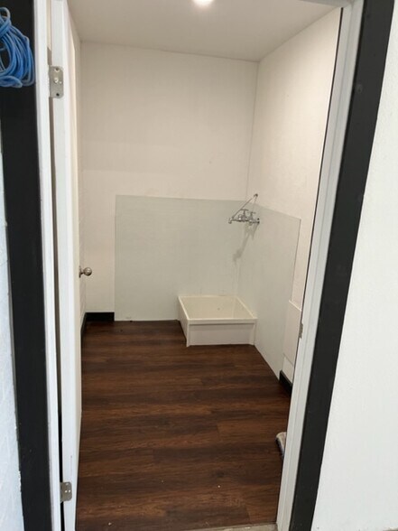 More Photos Of 805 NW 24th St, Moore Freestanding For Sale