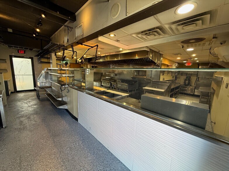 More Photos Of 2702 W Kennedy Blvd, Tampa Restaurant For Sale
