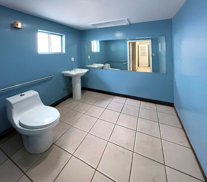 More Photos Of 3253 Middlefield Rd, Menlo Park Storefront For Sale