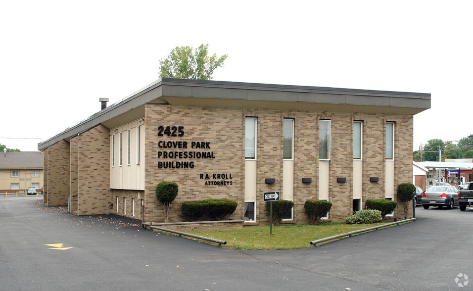 More Photos Of 2425 Clover St, Rochester Office For Lease