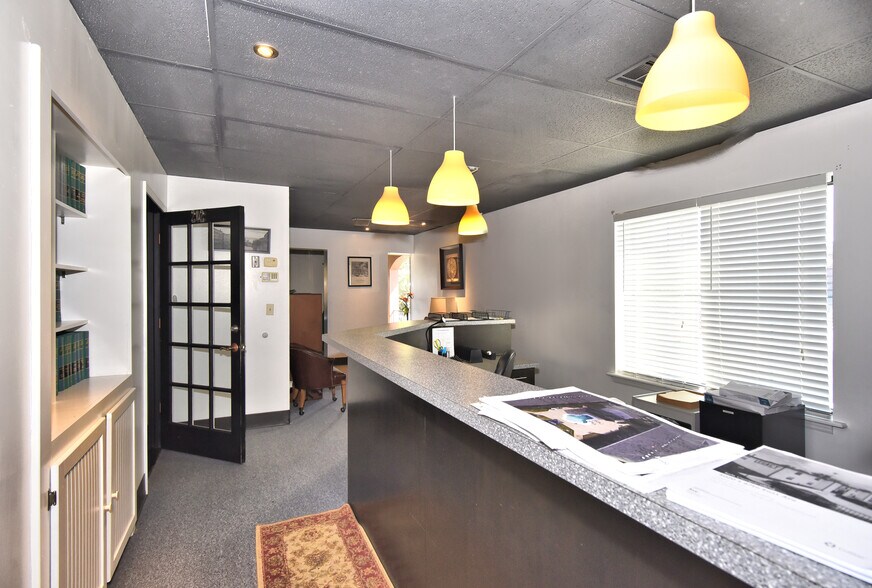 More Photos Of 6670 S Lewis Ave, Tulsa Office For Sale