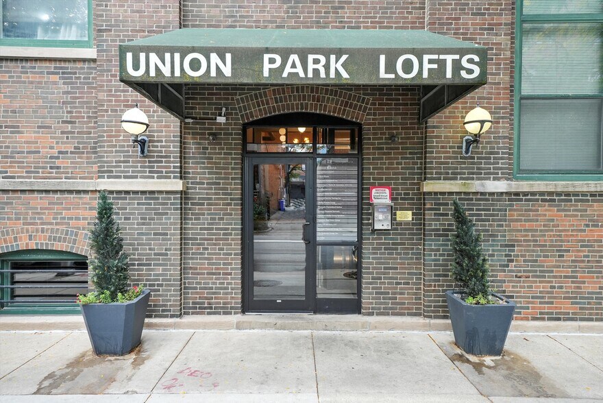 More Photos Of 1327 W Washington Blvd, Chicago Loft Creative Space For Lease