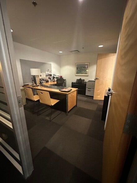 More Photos Of 7007 Discovery Blvd, Dublin Office For Sale