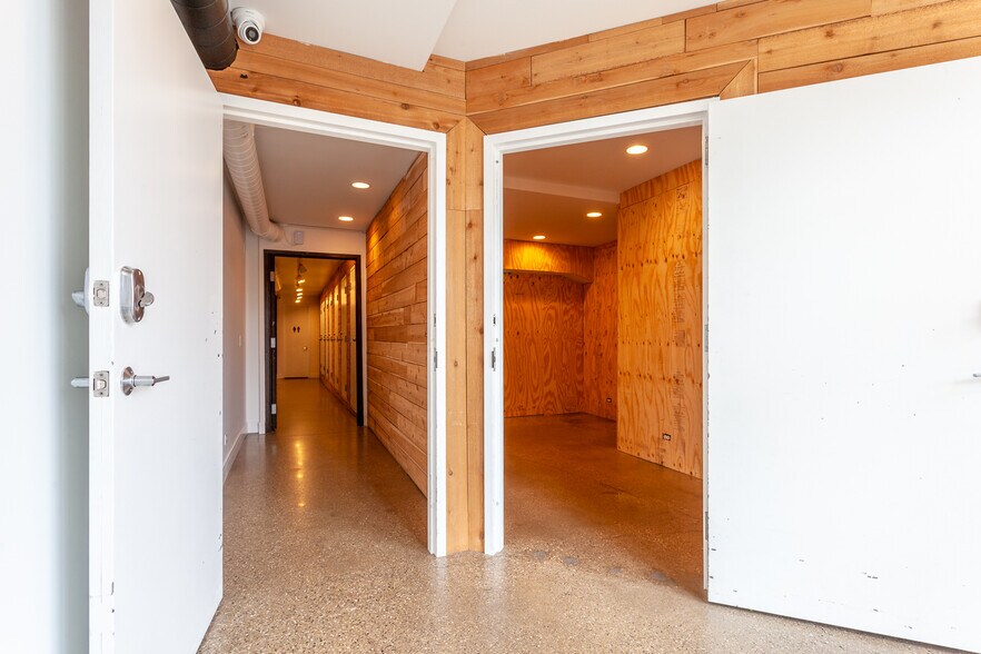 More Photos Of 2425 W 14th St, Chicago Loft Creative Space For Lease