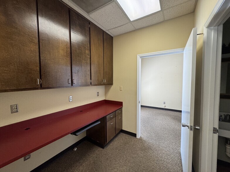 More Photos Of 133 Lamar St, Macon-Bibb Medical For Lease