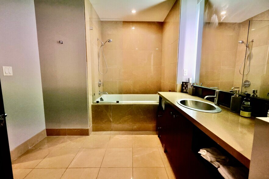 More Photos Of 1100 S Hope St, Los Angeles Apartments For Lease