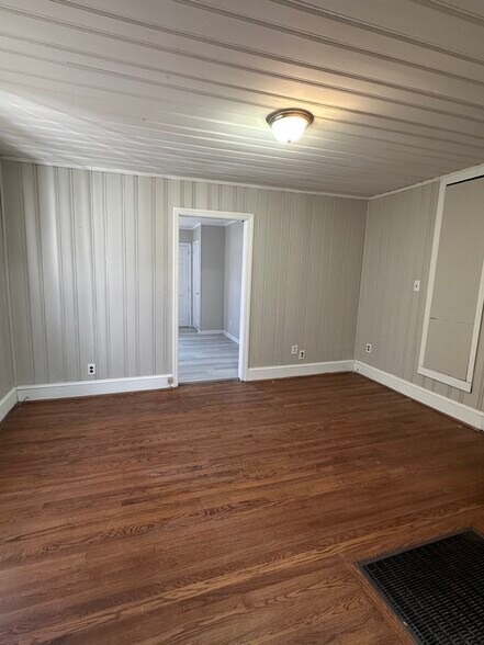 More Photos Of 1901-1903 Bragg Blvd, Fayetteville Office For Lease