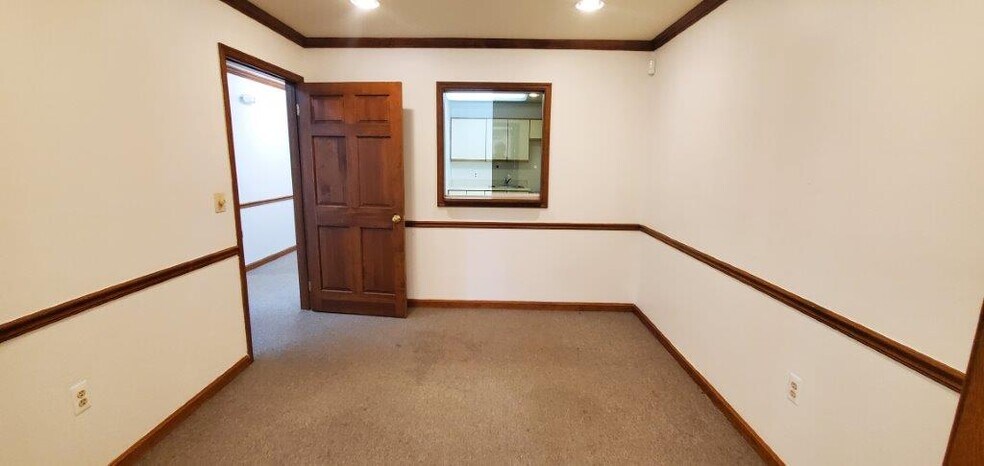 More Photos Of 400-440 Hospital Dr, Warrenton Medical For Sale