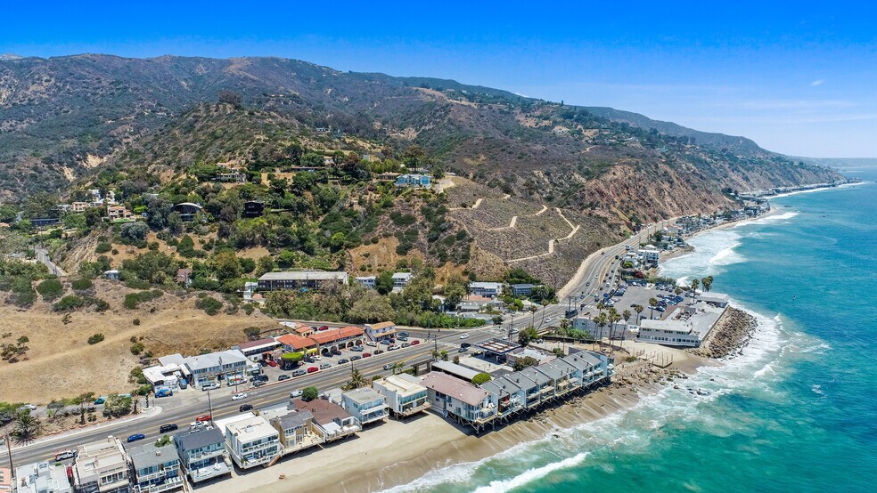 More Photos Of 21249 Pacific Coast Hwy, Malibu Storefront Retail Residential For Sale