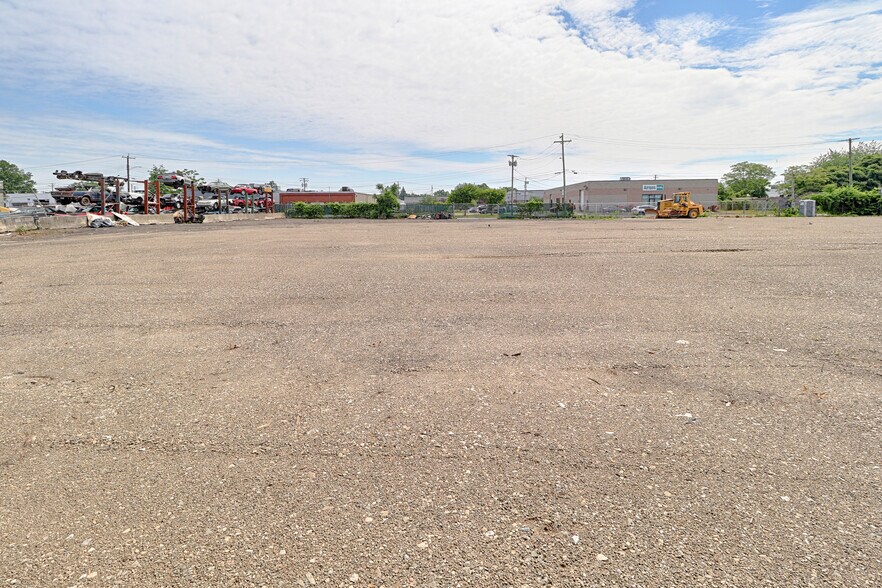 More Photos Of 115 Old South Ave, Stratford Land For Lease