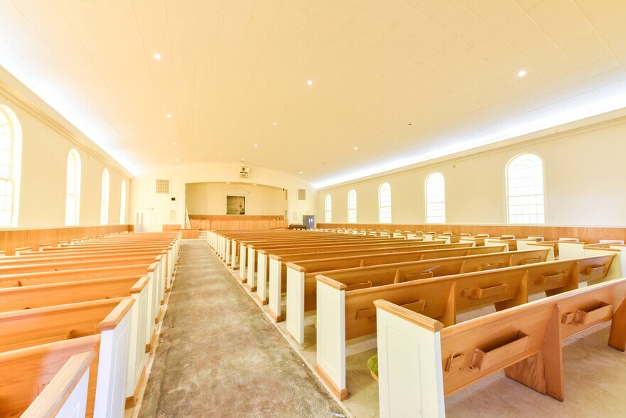 More Photos Of 3901 Raeford Rd, Fayetteville Religious Facility For Lease