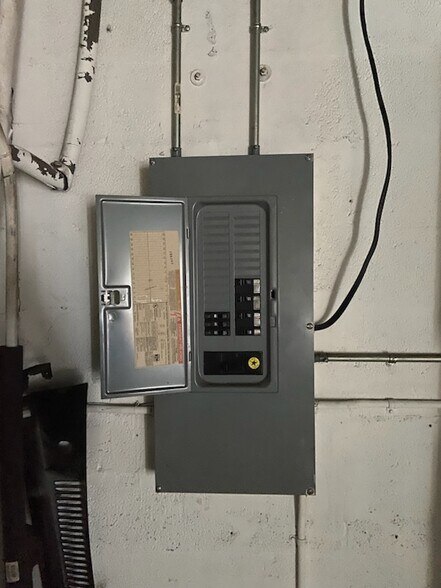 More Photos Of 10606 Warwick Blvd, Newport News General Retail For Sale