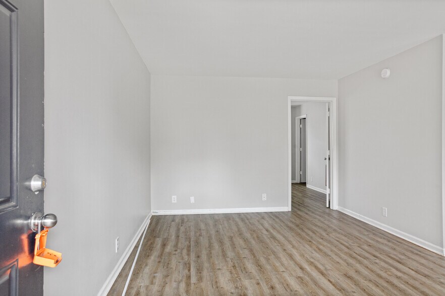 More Photos Of 5700 Leslie Ave, Nashville Apartments For Sale