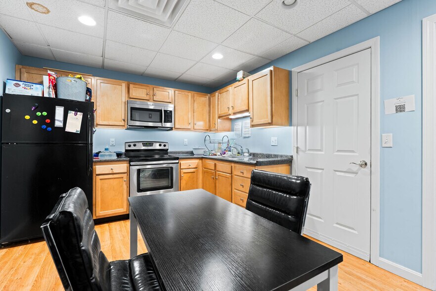 More Photos Of 1 Beverly Dr, Sterling Storefront For Sale