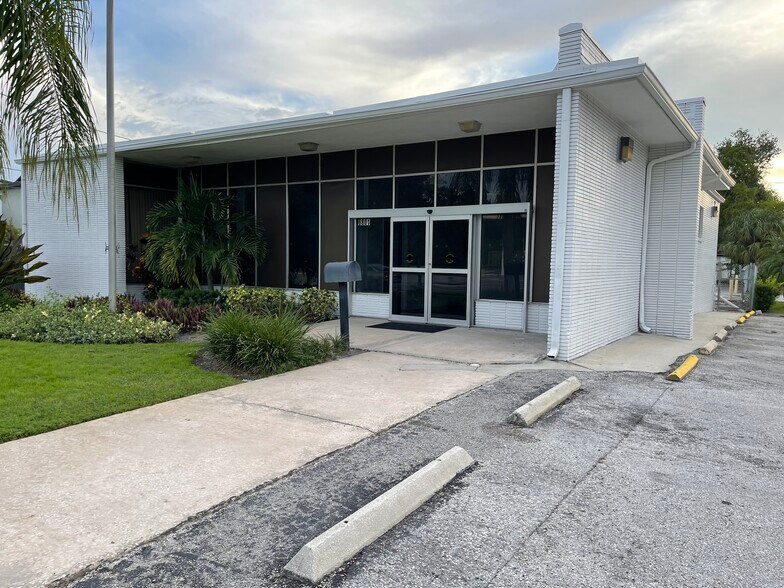 More Photos Of 6801 S West Shore Blvd, Tampa Freestanding For Lease