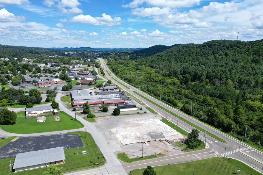 More Photos Of 1990 Oak Ridge Tpke, Oak Ridge Storefront For Sale