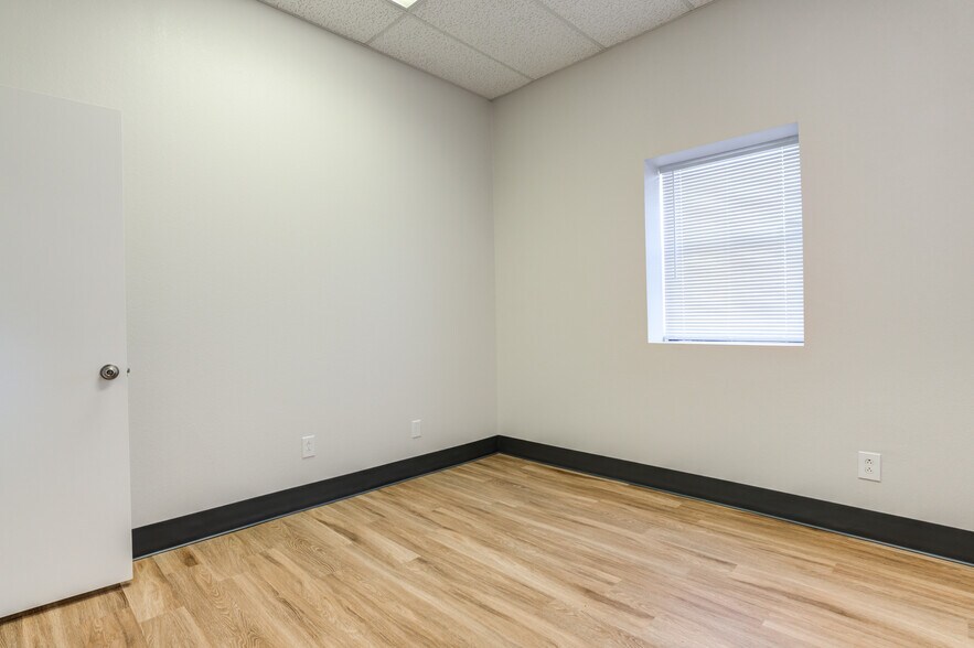 More Photos Of 510 Valencia Ave, Lubbock Warehouse For Sale