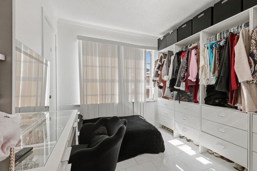 More Photos Of 2205 Strawberry Rd, Pasadena Flex For Sale