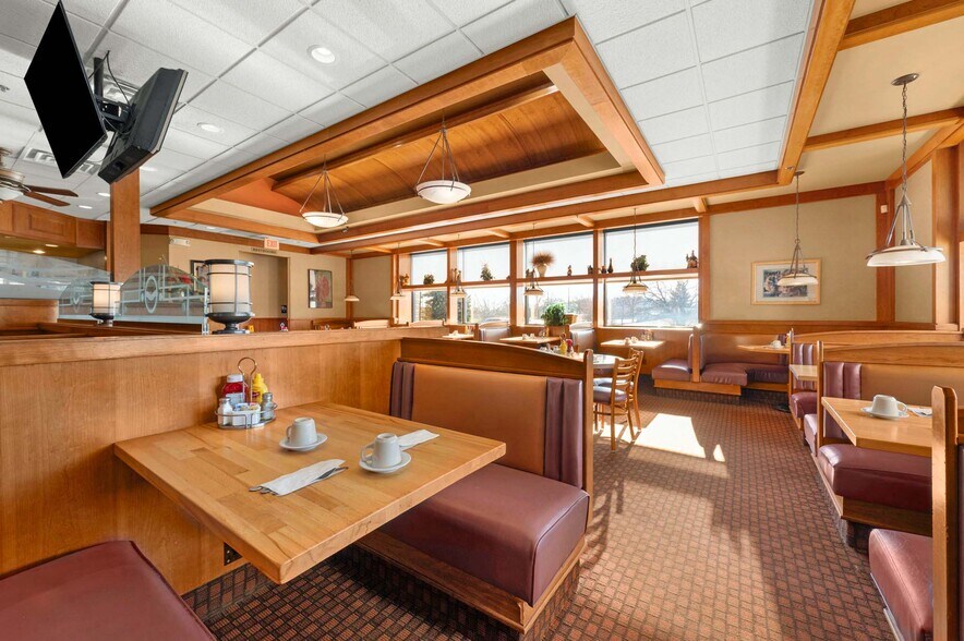 More Photos Of 980 W Lake St, Addison Restaurant For Sale