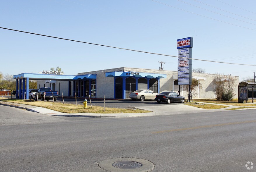 More Photos Of 2402-2406 Commercial Ave, San Antonio Medical For Sale