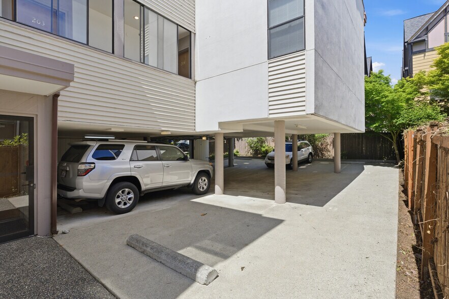 More Photos Of 802 N 43rd St, Seattle Apartments For Sale