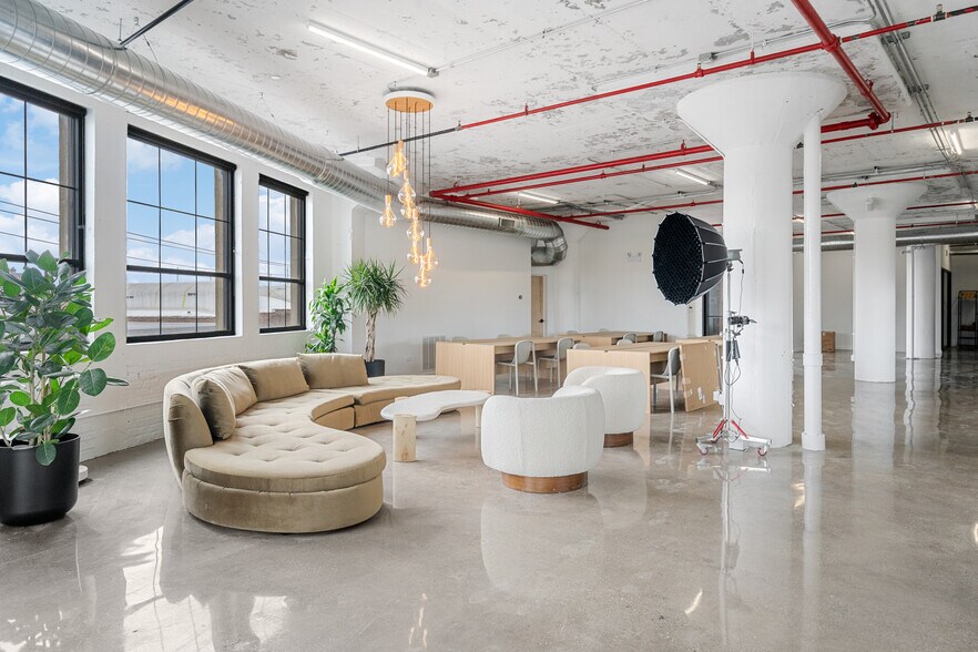 More Photos Of 1001 N North Branch St, Chicago Flex For Lease