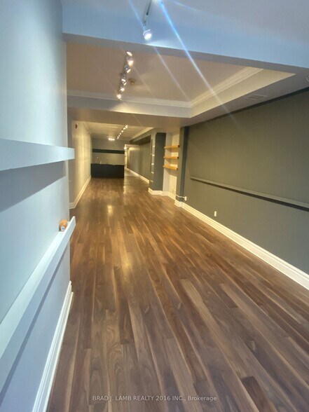 More Photos Of 803-805 Dundas St W, Toronto Storefront Retail Office For Lease