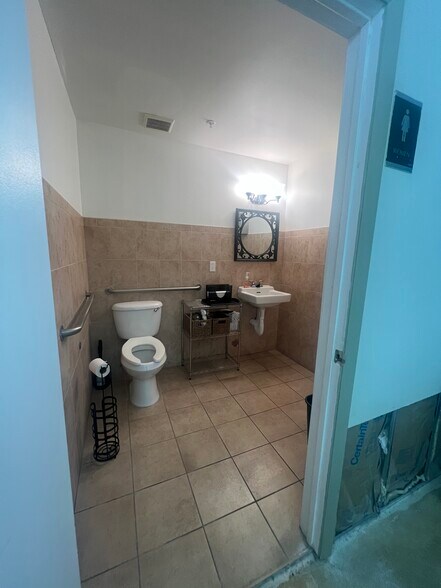 More Photos Of 49 N Federal Hwy, Dania Storefront Retail Office For Lease