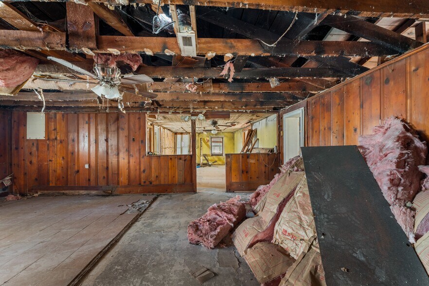 More Photos Of 7736 Westpoint Rd, West Point Freestanding For Sale