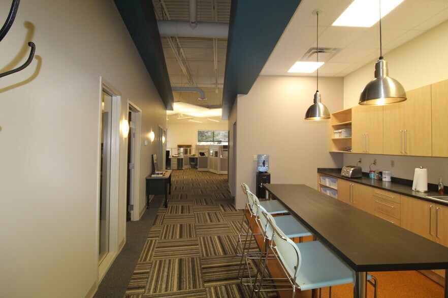 More Photos Of 200 Hoff Rd, Westerville Research And Development For Lease