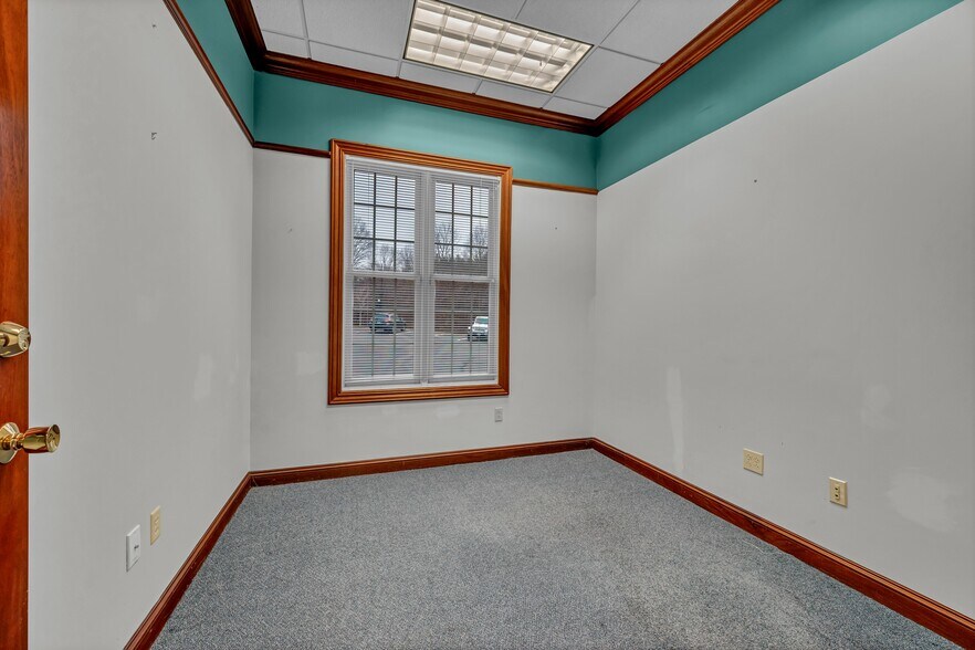 More Photos Of 11 Mile Hill Rd, Newtown Office For Sale