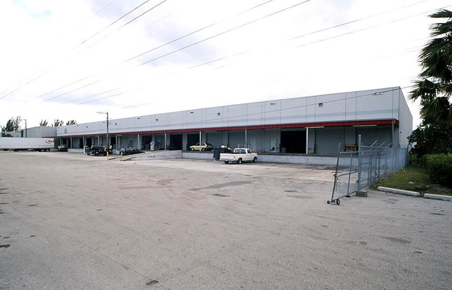 More Photos Of 8050-8080 NW 29th St, Miami Light Manufacturing For Lease