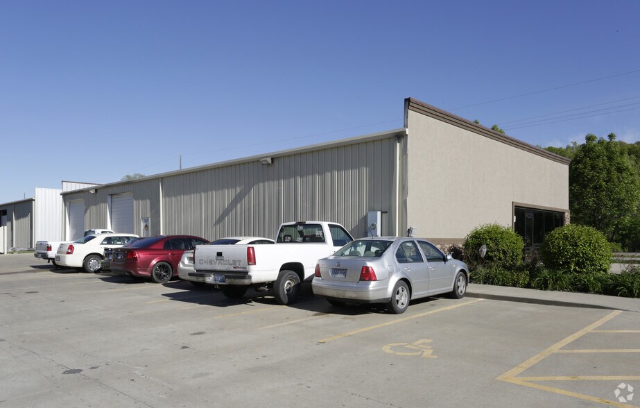 More Photos Of 10953 Kaw Dr, Edwardsville Flex For Lease