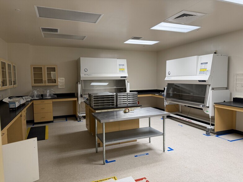 More Photos Of 14 Washington Ave, Scarborough Flex For Sale