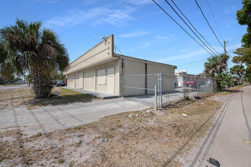 More Photos Of 1952 49th St S, Saint Petersburg Storefront For Sale