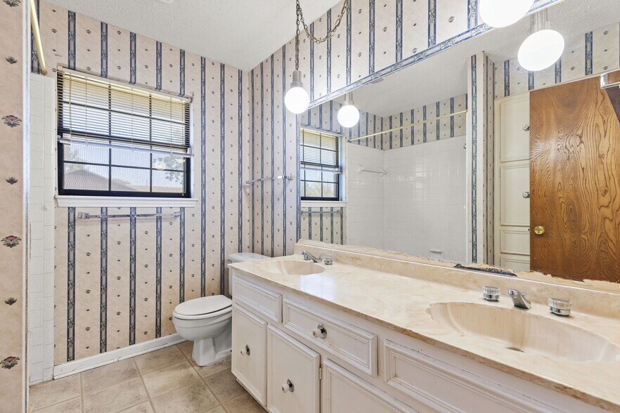 More Photos Of 12409 Lowden Ln, Manchaca Flex For Sale