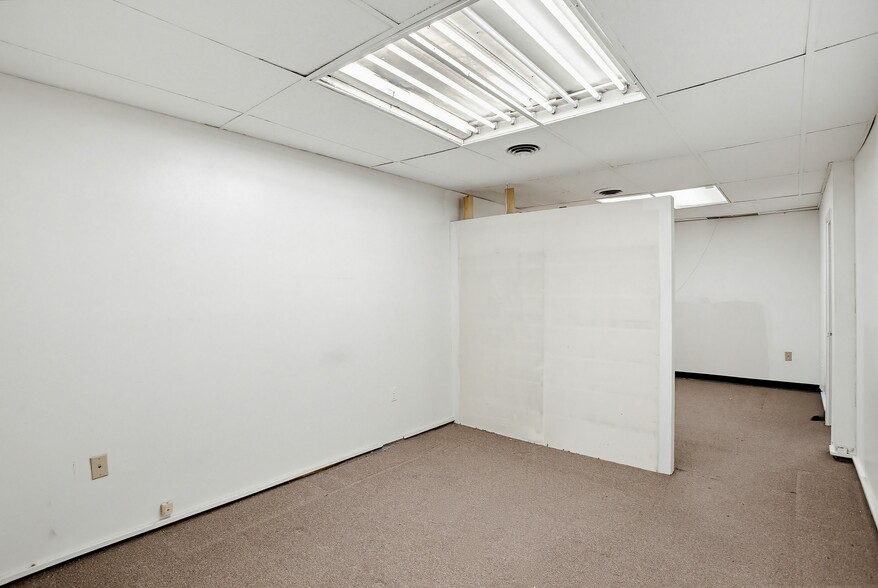 More Photos Of 14 W Saratoga St, Baltimore Office For Sale