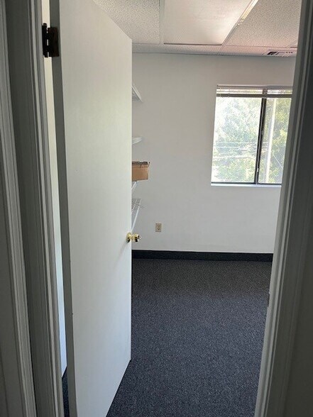 More Photos Of 171 Market Sq, Newington Office For Sale
