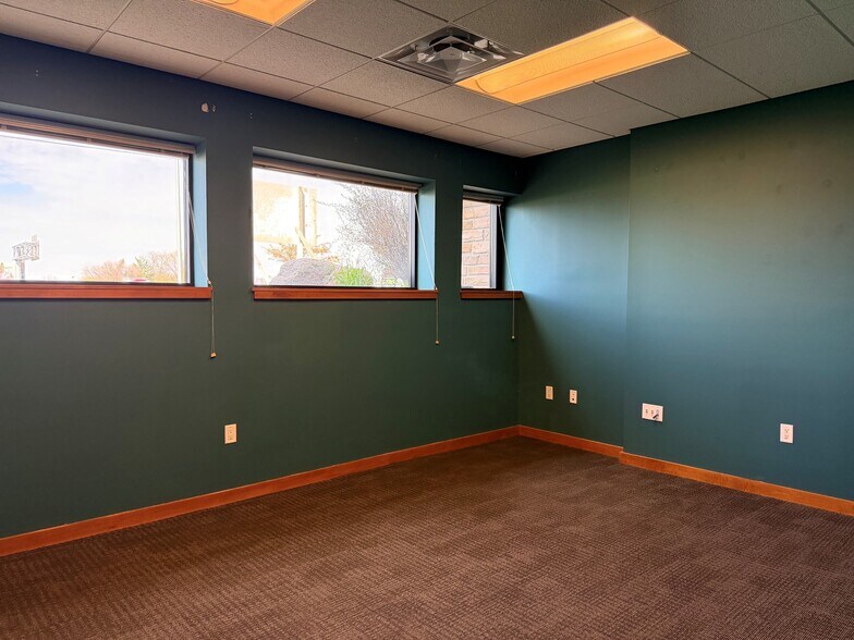 More Photos Of 2009 W Beltline Hwy, Madison Office For Lease