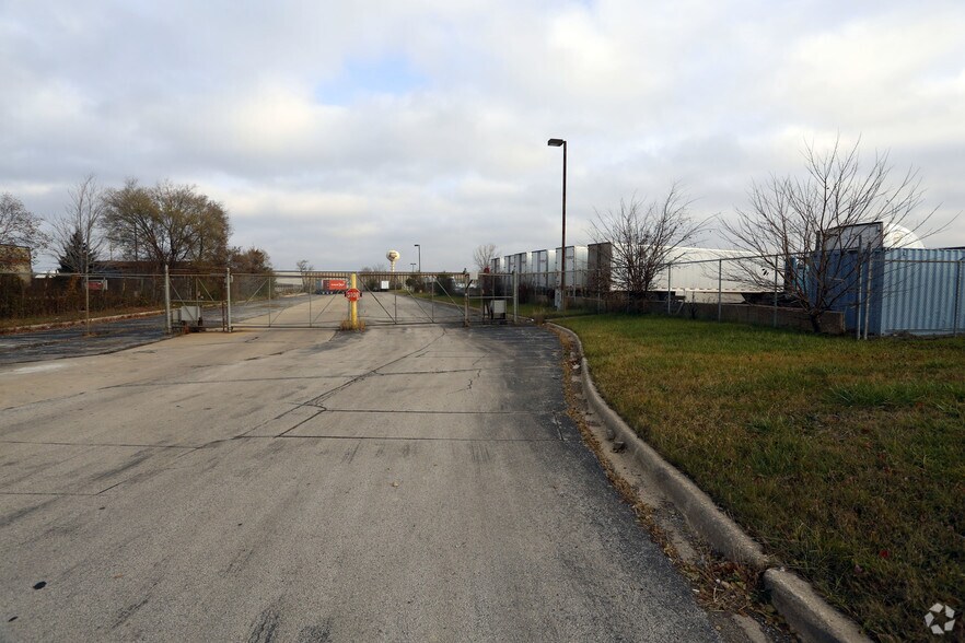 More Photos Of 145 E Thorndale Ave, Wood Dale Land For Lease